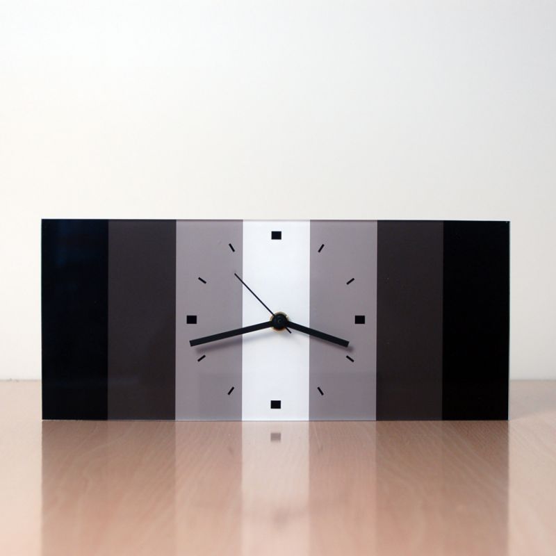 modern table clock with unique design-RRG design