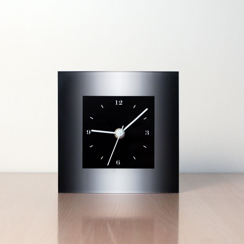 horloge moderne de table design MTLN