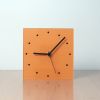 reloj moderno y decorativo de sobremesa naranja diseño NARA frontal