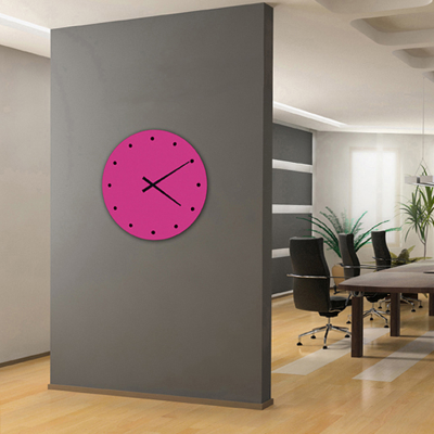 horloge murale moderne design fuchsia