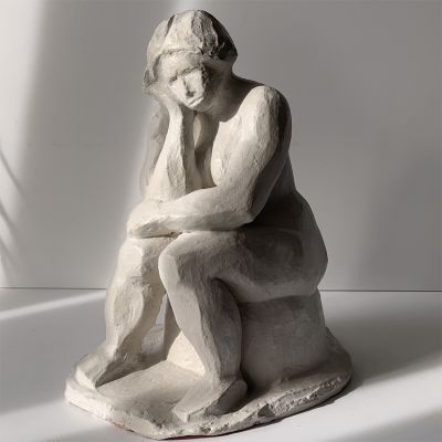 Sculpture moderne design femme pensive