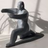 Sculpture moderne design embrasser