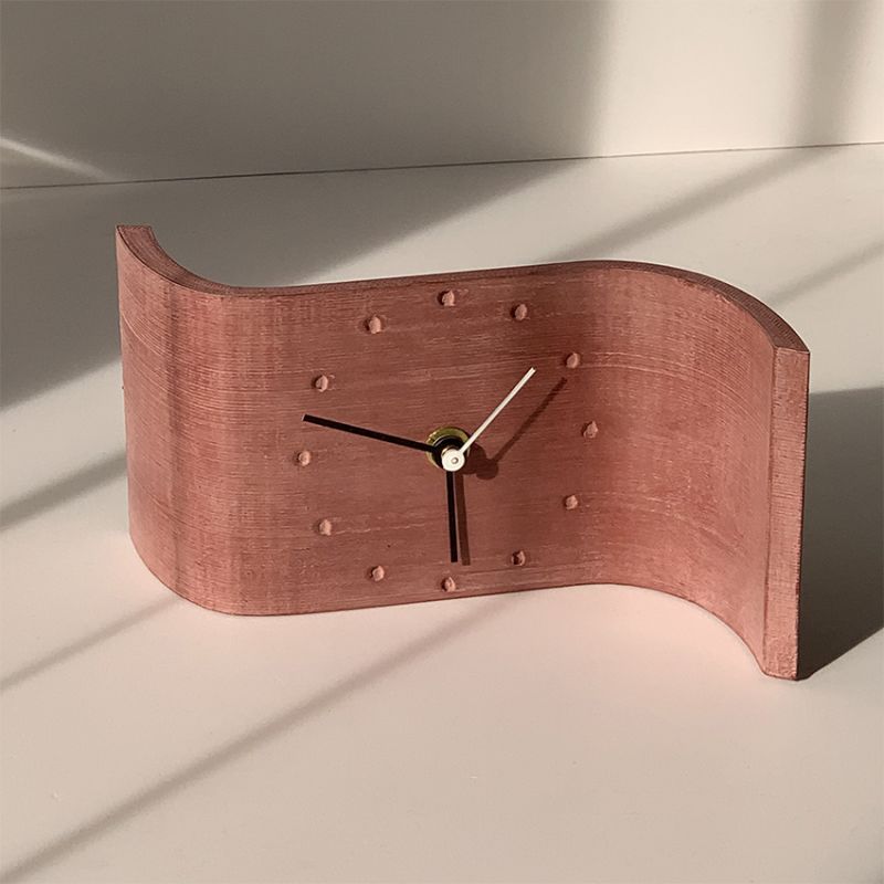 horloge de table design curve