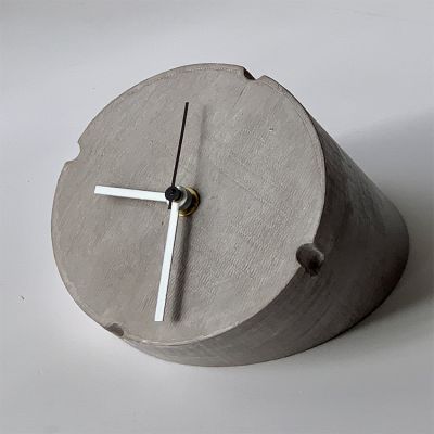 horloge de table moderne pour le salon- Conic