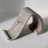 horloge de table design chaise
