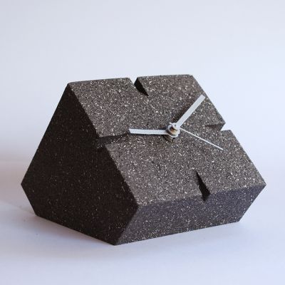 table clock cubic-text