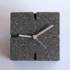 reloj de sobremesa cubic-text-3