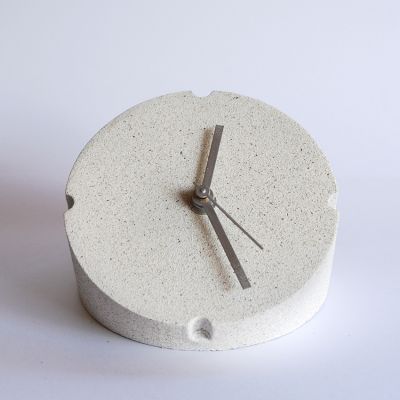 table clock conic-text