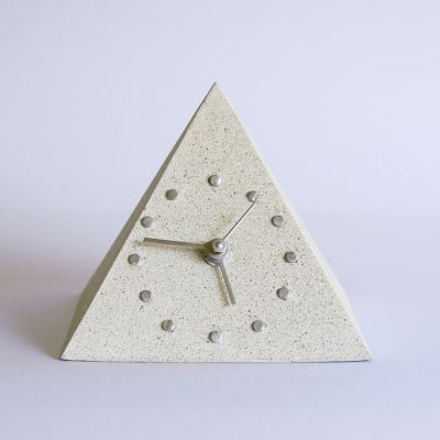 table clock pyramid