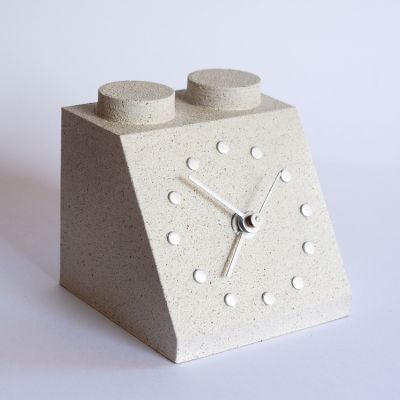 table clock building text 1